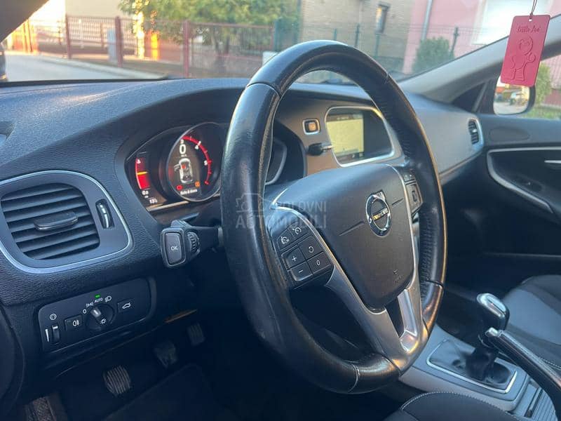 Volvo V40 2.0 INSCRIPTIO MATRX