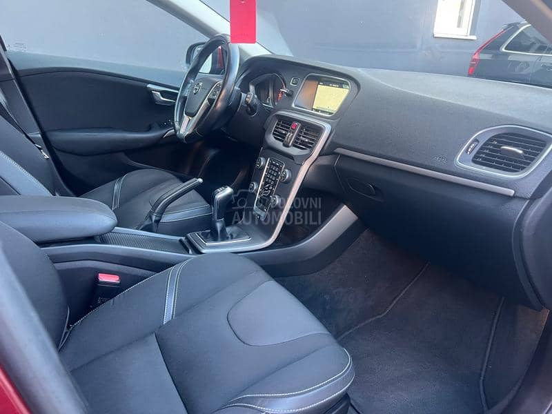 Volvo V40 2.0 INSCRIPTIO MATRX