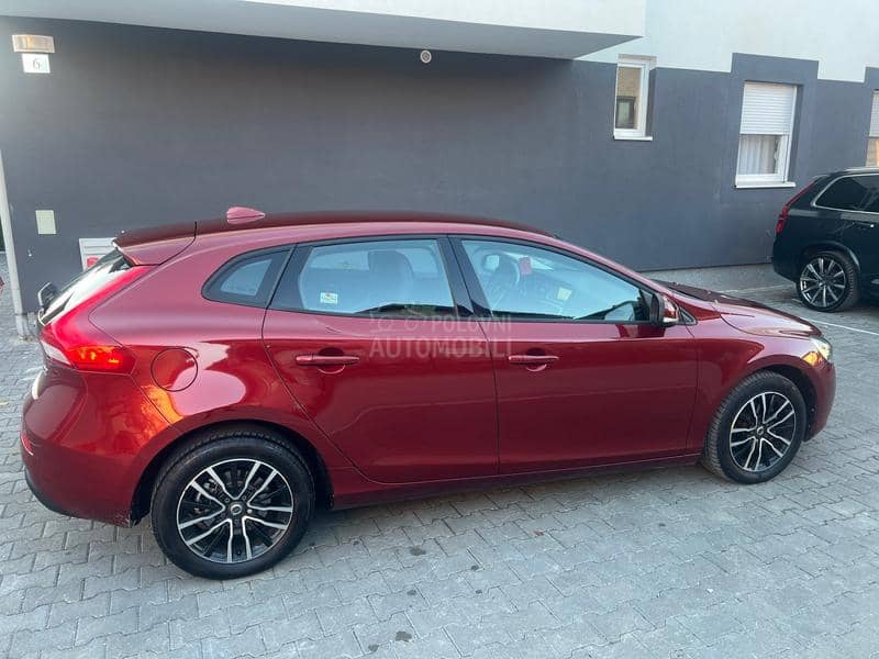 Volvo V40 2.0 INSCRIPTIO MATRX