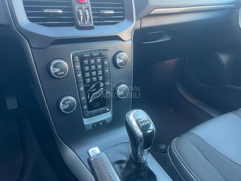 Volvo V40 2.0 INSCRIPTIO MATRX