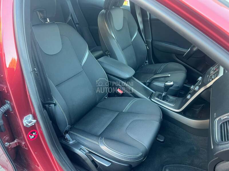 Volvo V40 2.0 INSCRIPTIO MATRX