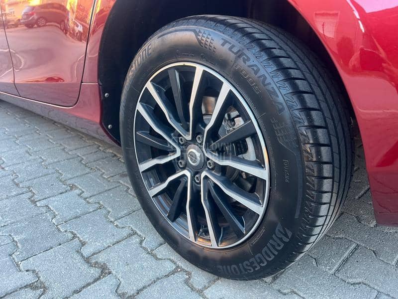 Volvo V40 2.0 INSCRIPTIO MATRX