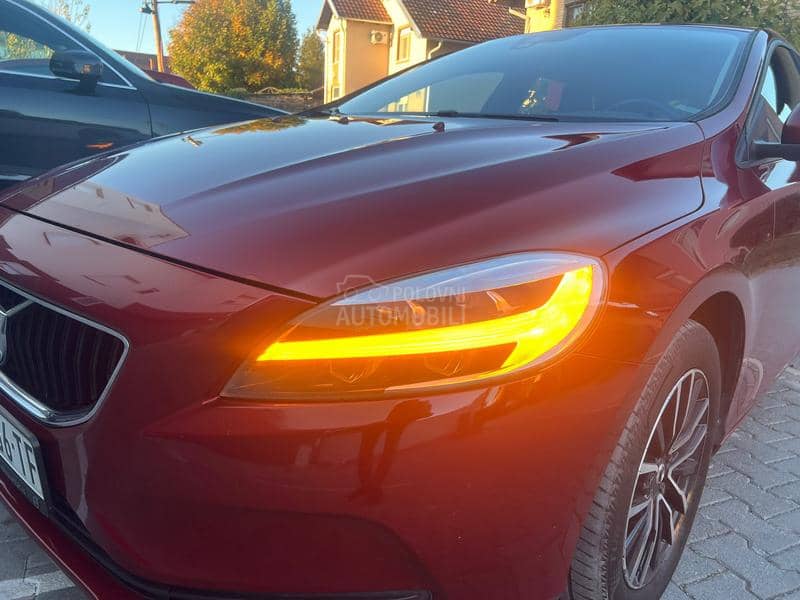 Volvo V40 2.0 INSCRIPTIO MATRX