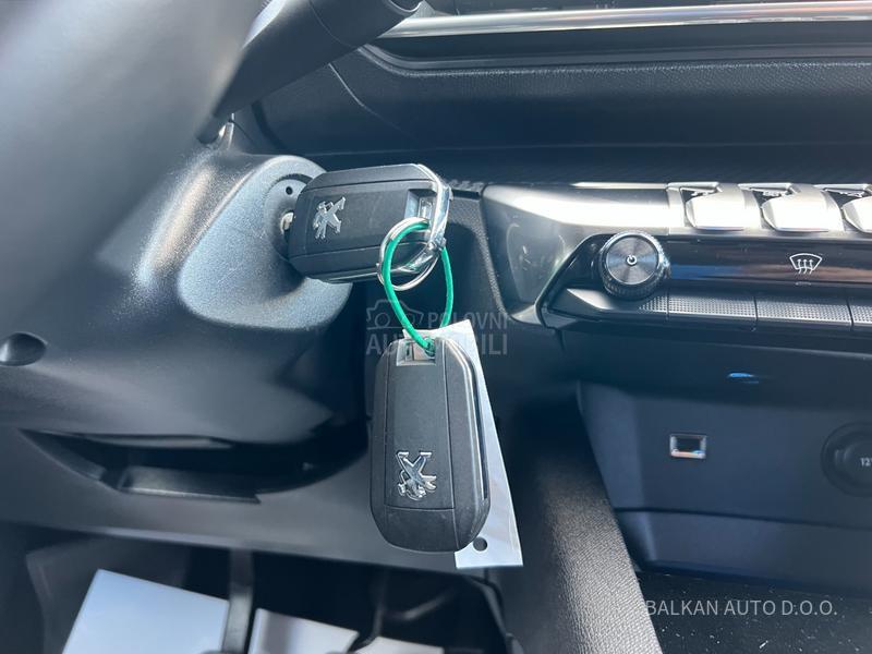 Peugeot 3008 1.5 HDI/NAV/LED