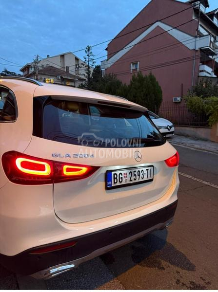 Mercedes Benz GLA 200 