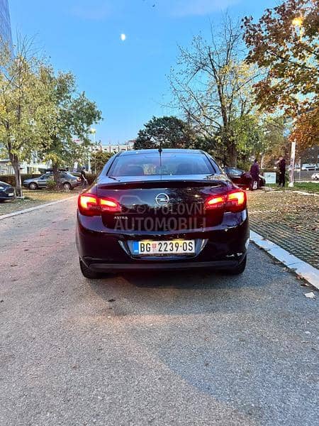 Opel Astra J 