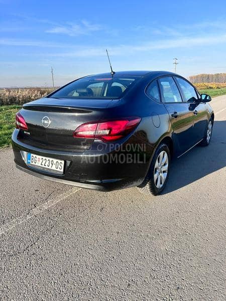 Opel Astra J 