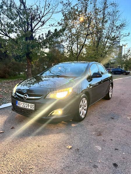 Opel Astra J 
