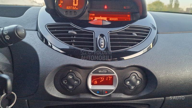 Renault Twingo KREDlTl/NIGHT-DAY