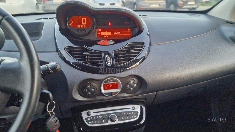 Renault Twingo KREDlTl/NIGHT-DAY