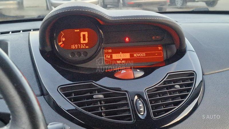 Renault Twingo KREDlTl/NIGHT-DAY