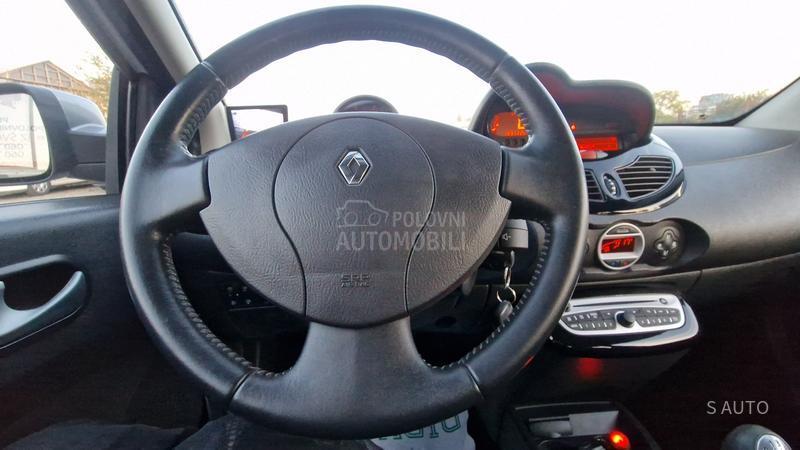 Renault Twingo KREDlTl/NIGHT-DAY