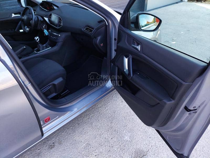 Peugeot 308 1.6BlueHDI LED/PANO