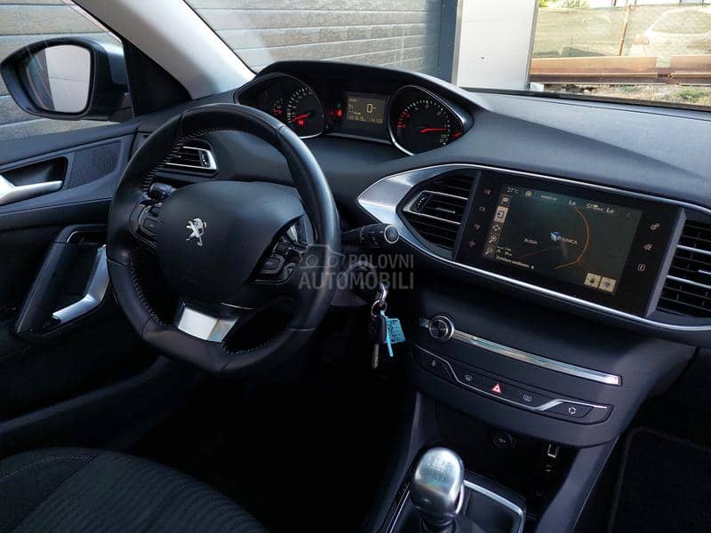 Peugeot 308 1.6BlueHDI LED/PANO