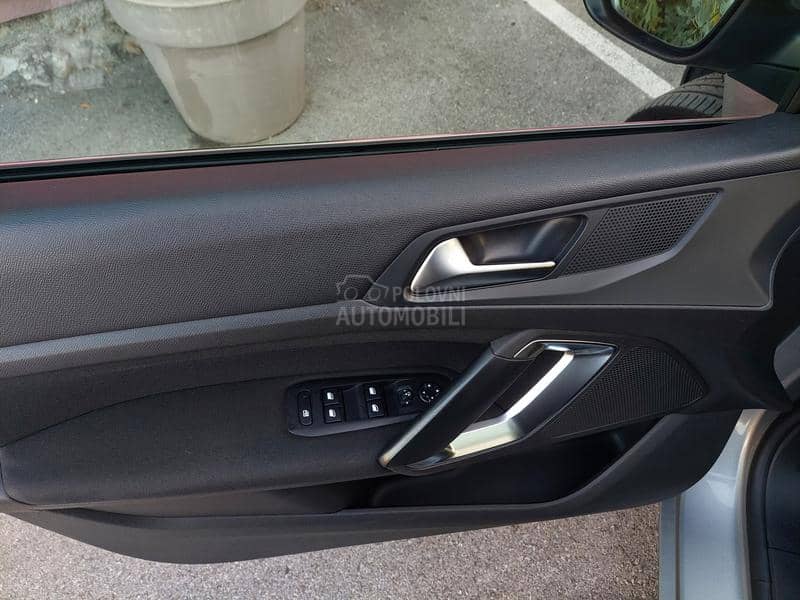 Peugeot 308 1.6BlueHDI LED/PANO