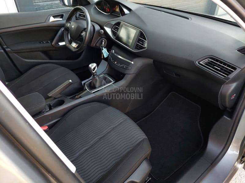 Peugeot 308 1.6BlueHDI LED/PANO