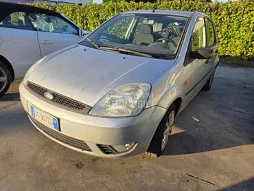 Ford Fiesta 2004. god. -  kompletan auto u delovima