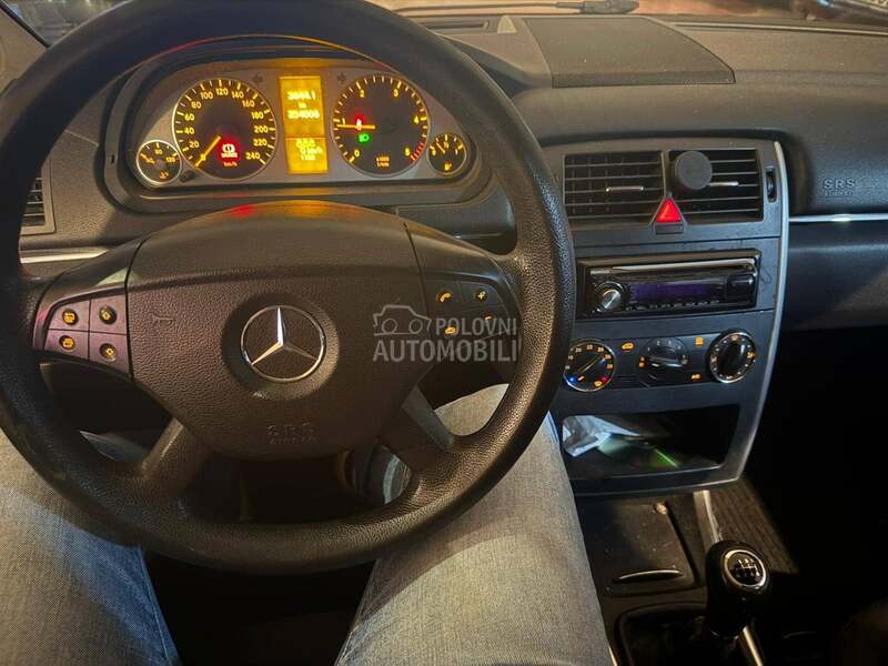 Mercedes Benz B 180 