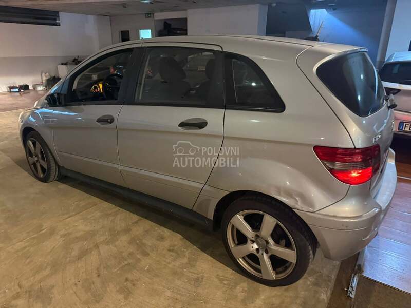Mercedes Benz B 180 