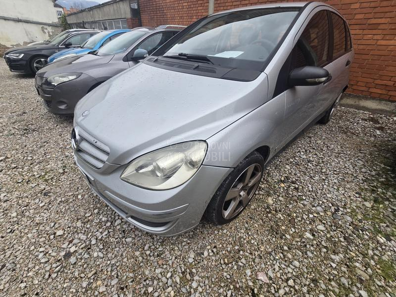 Mercedes Benz B 180 