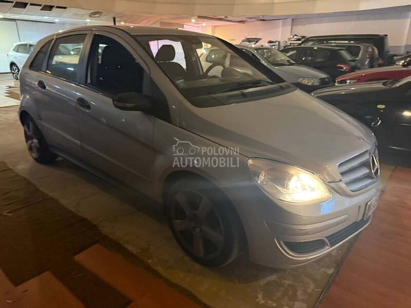 Mercedes Benz B 180 