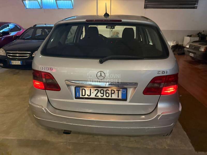 Mercedes Benz B 180 