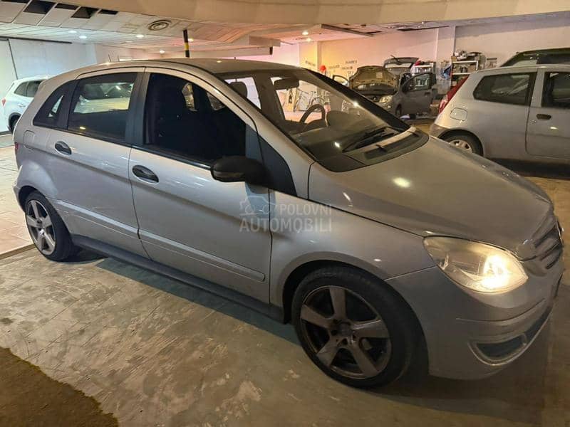 Mercedes Benz B 180 