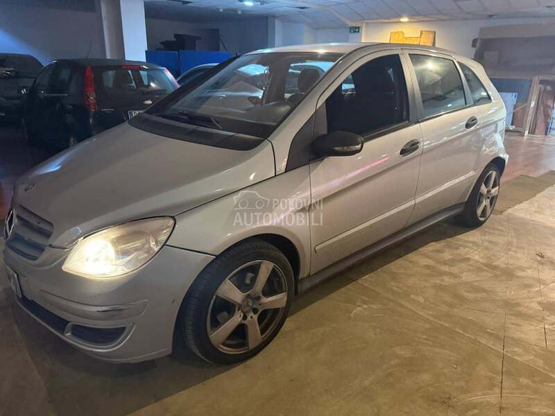 Mercedes Benz B 180 
