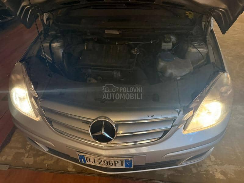 Mercedes Benz B 180 