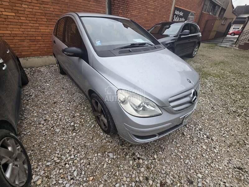 Mercedes Benz B 180 