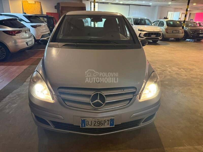 Mercedes Benz B 180 