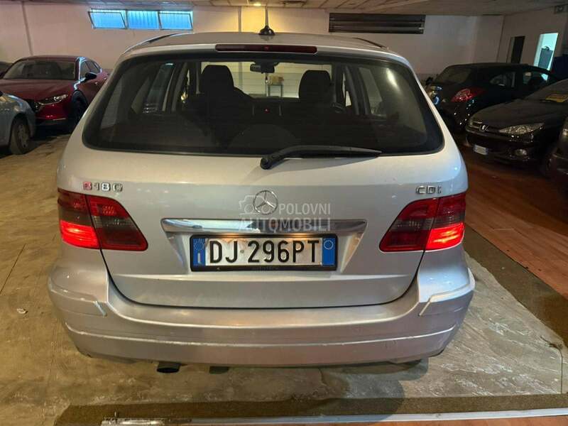 Mercedes Benz B 180 