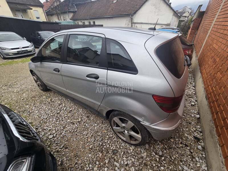 Mercedes Benz B 180 
