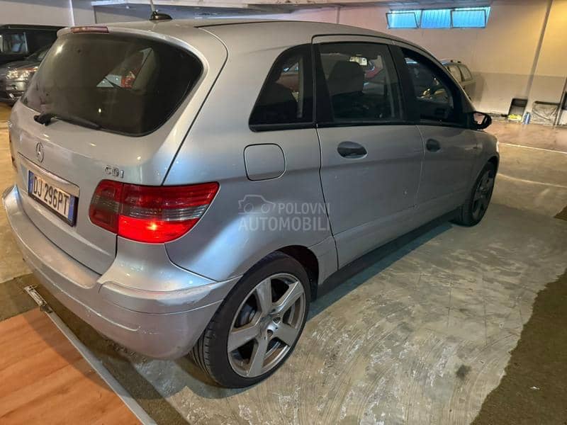 Mercedes Benz B 180 