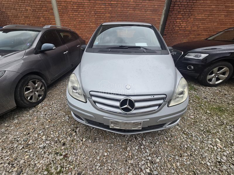 Mercedes Benz B 180 