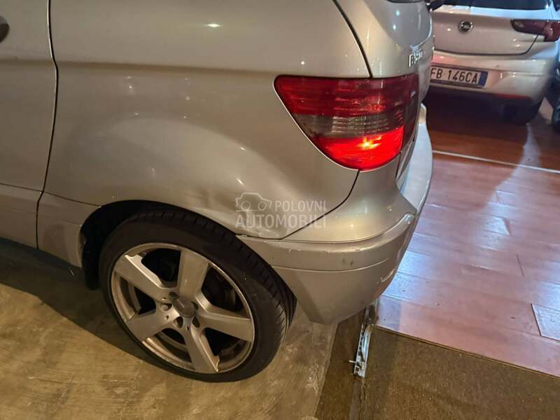Mercedes Benz B 180 