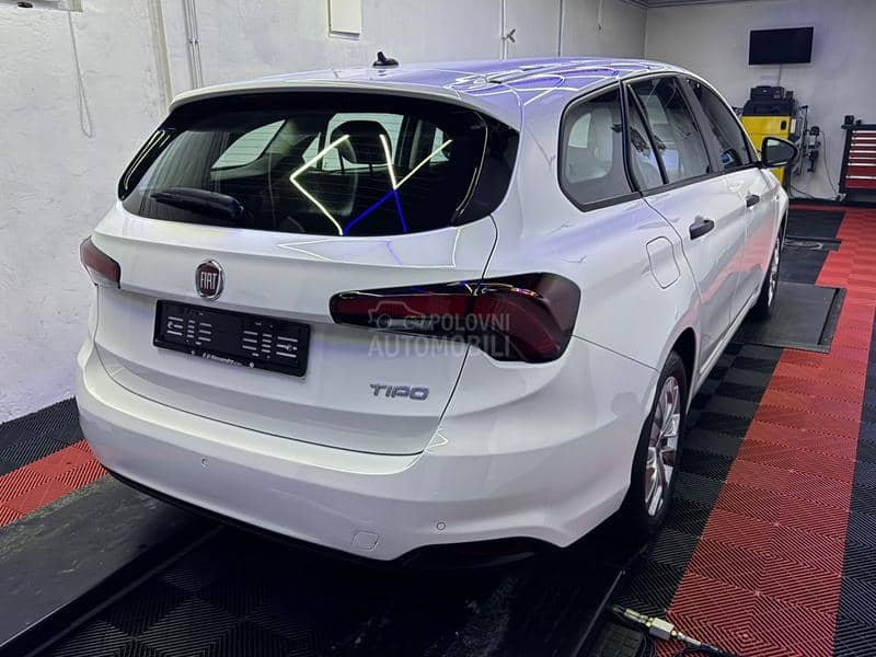 Fiat Tipo S A L O N