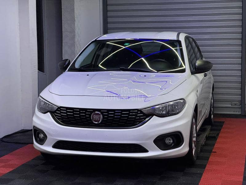 Fiat Tipo S A L O N