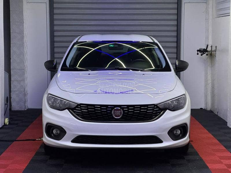 Fiat Tipo S A L O N