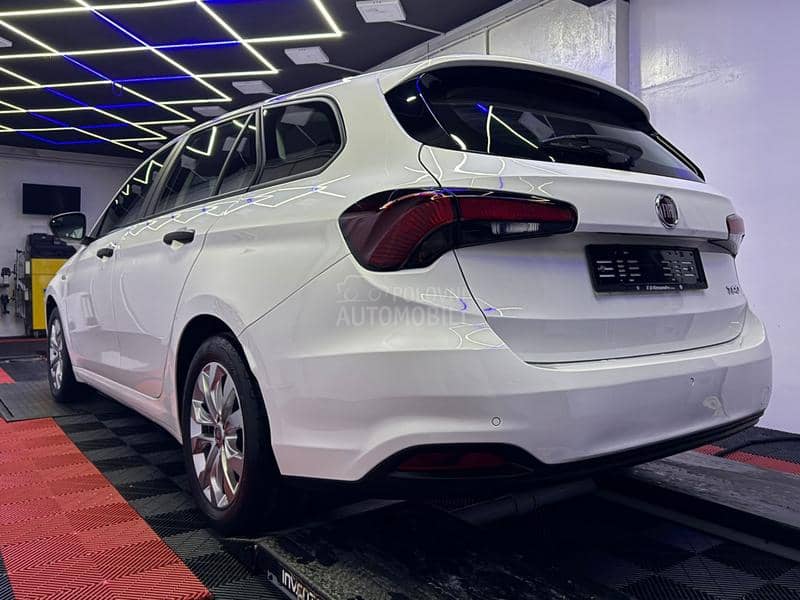 Fiat Tipo S A L O N