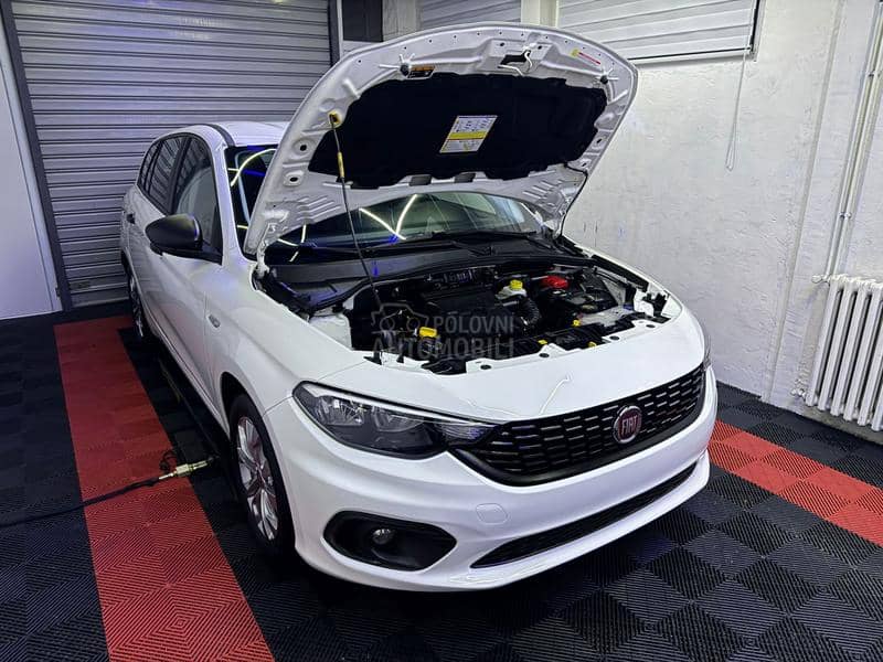 Fiat Tipo S A L O N