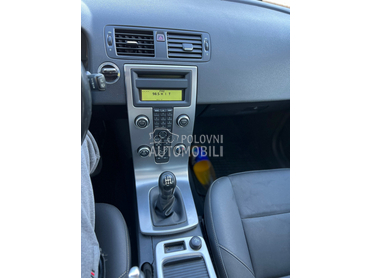 Centralna konzola sa ekranom za Volvo V50 od 2004. do 2012. god.