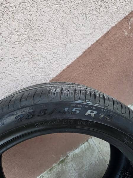 Pirelli 255/45 R19 Letnja