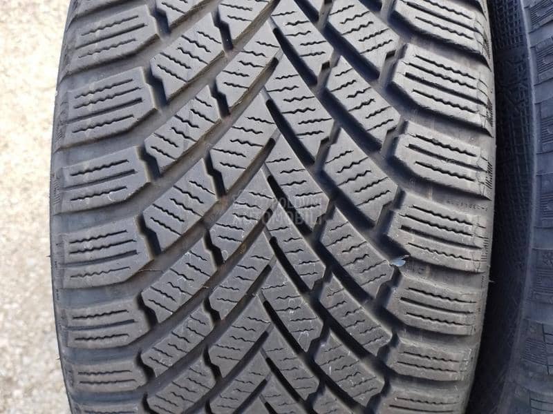 Continental 215/45 R16 Zimska