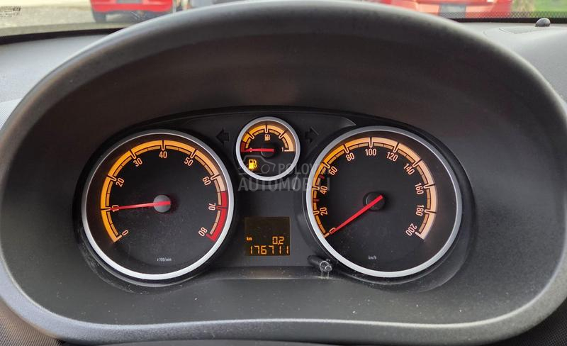 Opel Corsa D 1.4  CH NOVA GLANC