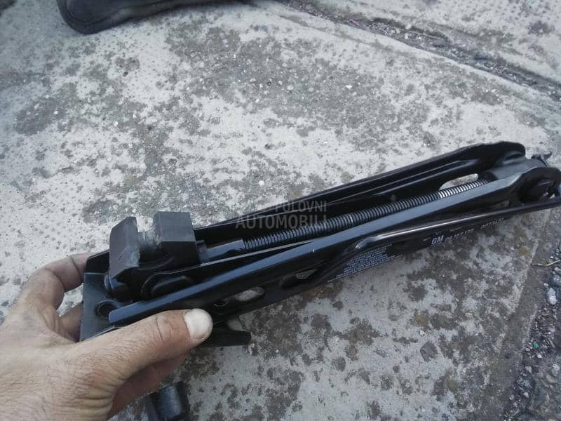 Dizalica, kljuc za tockove