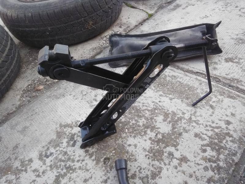 Dizalica, kljuc za tockove