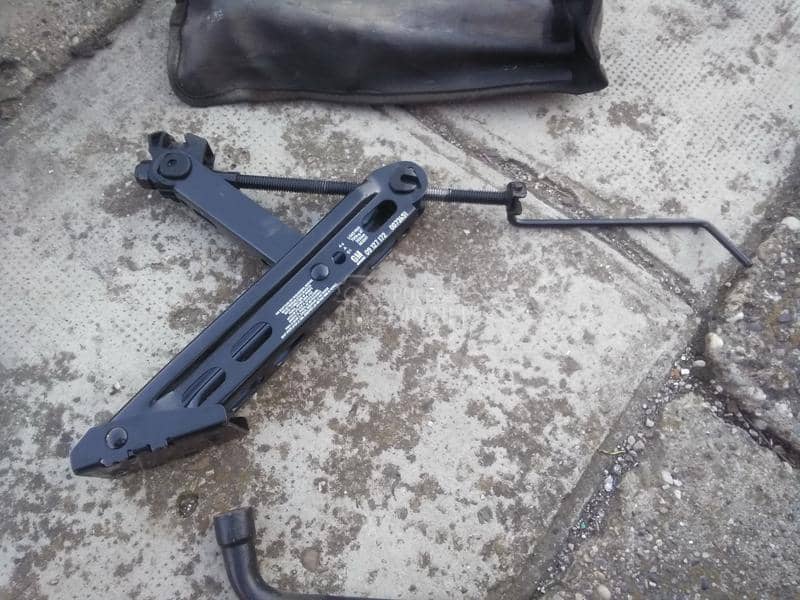 Dizalica, kljuc za tockove