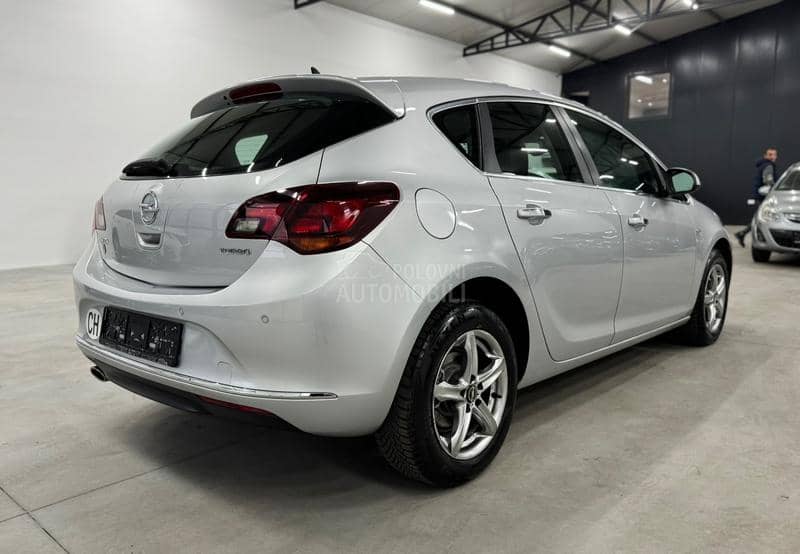 Opel Astra J 1.4T AUT/XEN/NAV CH