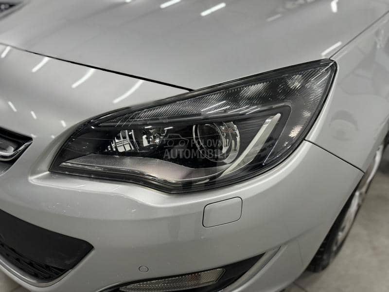 Opel Astra J 1.4T AUT/XEN/NAV CH